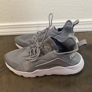 Women’s Nike Air Huarache Shoes💫